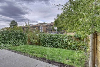 1405 Knox Ct in Denver, CO - Building Photo - Building Photo