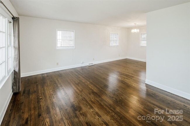 7029 Yorktowne Dr in Charlotte, NC - Building Photo - Building Photo