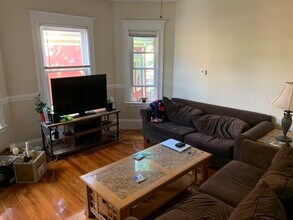 1081 Broadway, Unit 1 in Somerville, MA - Building Photo - Building Photo