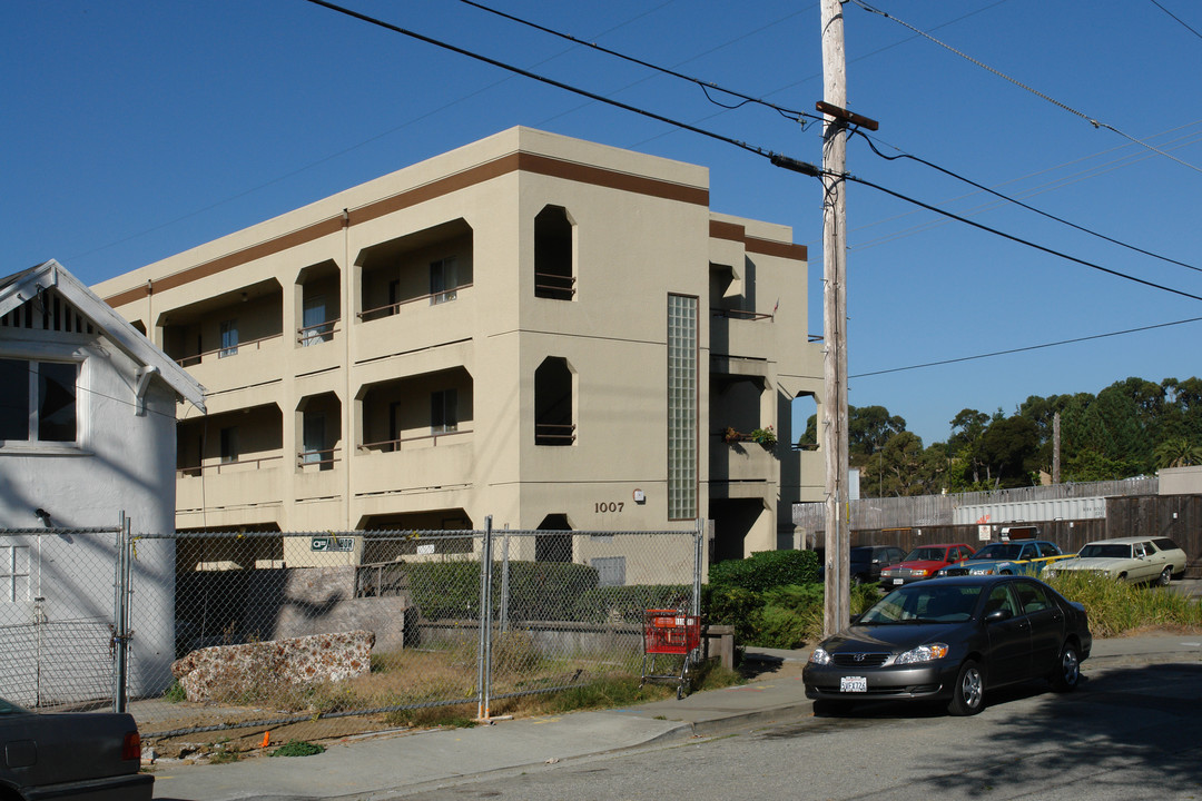 1007 Hemlock Ave in Millbrae, CA - Building Photo