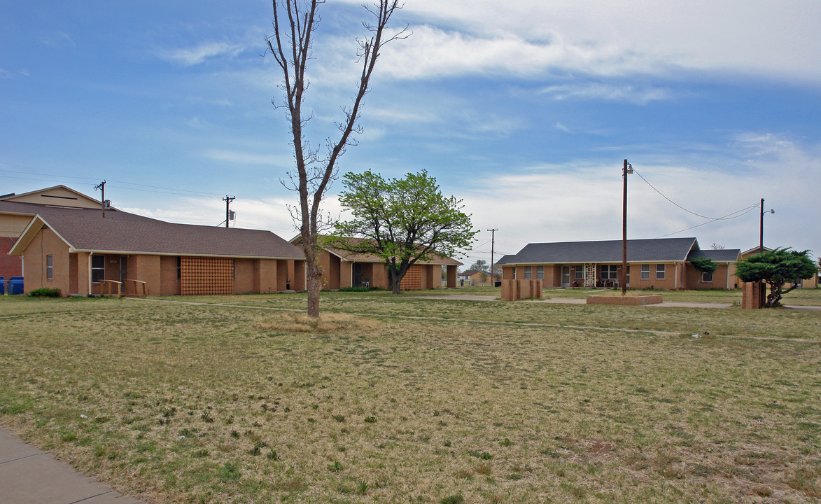 1000 6th St in Slaton, TX - Building Photo