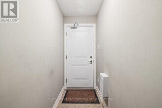 474 Clearbrook Dr in Ottawa, ON - Building Photo - Building Photo