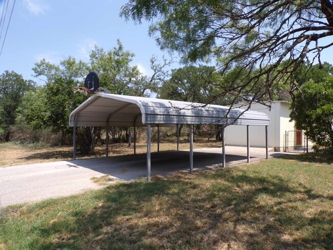 121 E Maple Dr in Marble Falls, TX - Building Photo - Building Photo