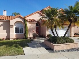 1446 Portofino Dr in Vista, CA - Building Photo