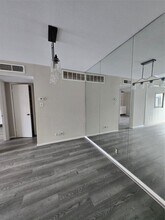 9550 Deering Dr in Houston, TX - Building Photo - Building Photo