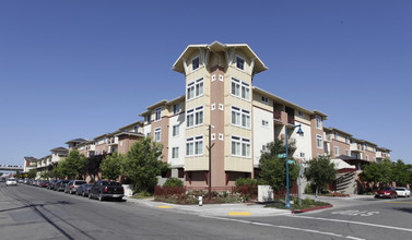 Lion Creek Crossing in Oakland, CA - Foto de edificio - Building Photo