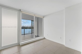 910 West Ave, Unit 1408 in Miami Beach, FL - Building Photo - Building Photo