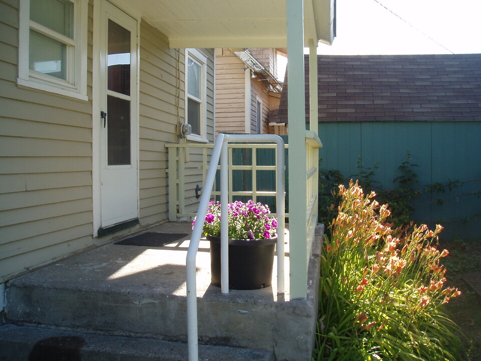 1723 W College Ave in Spokane, WA - Building Photo