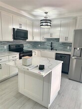 9156D SW 23rd St in Davie, FL - Foto de edificio - Building Photo