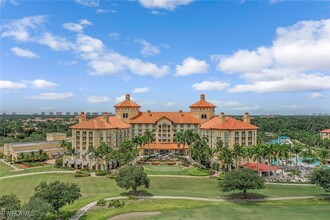 2826 Tiburon Blvd E in Naples, FL - Foto de edificio - Building Photo