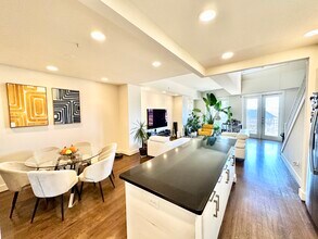 5055 Addison Cir, Unit 726 in Addison, TX - Foto de edificio - Building Photo