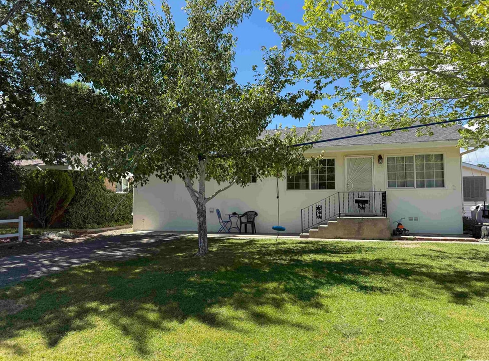 328 Minckler Ave in Susanville, CA - Building Photo