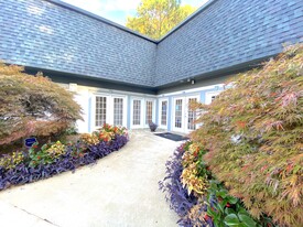 Retreat at Greenbriar Apartments