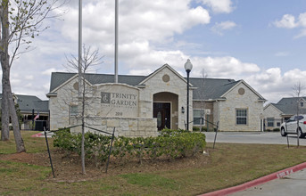 Trinity Garden Apartment Homes in Liberty, TX - Foto de edificio - Building Photo