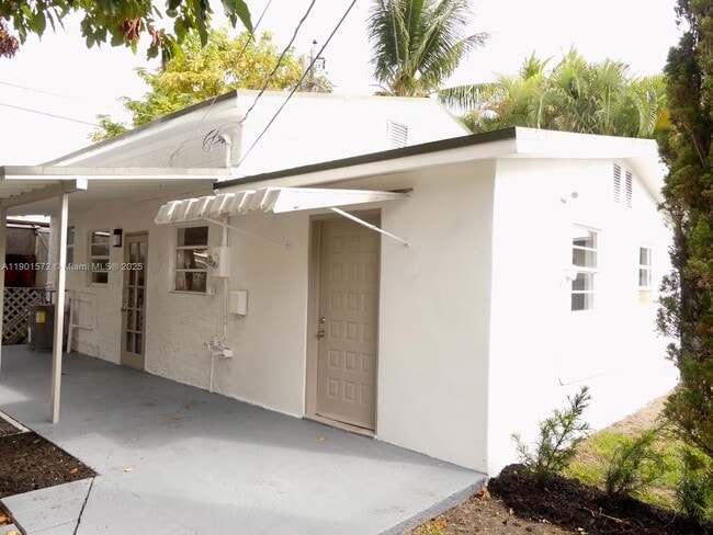 3429 NW 5th St in Miami, FL - Foto de edificio - Building Photo
