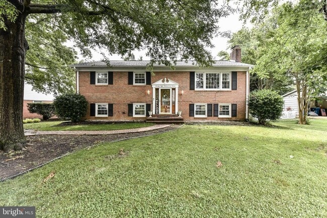 property at 7807 Suffolk Ct