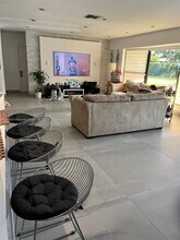 20375 NE 22nd Pl in Miami, FL - Building Photo - Building Photo