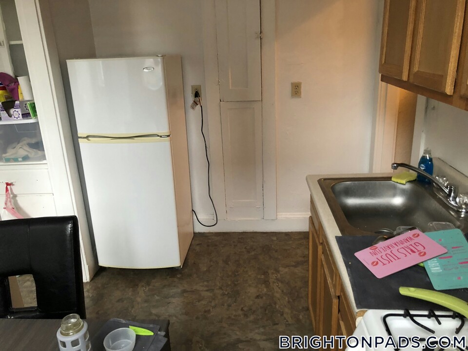 66 Chiswick Rd in Boston, MA - Building Photo