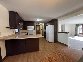 1798 Chateau Dr in Green Bay, WI - Foto de edificio - Building Photo