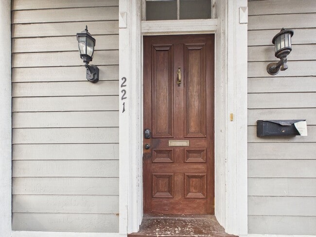 221 N Spring St in Middletown, PA - Building Photo - Building Photo