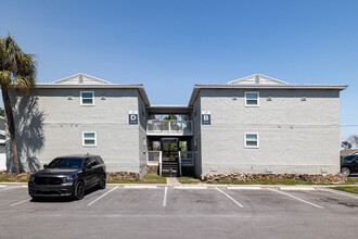 Bayside Villas in Panama City, FL - Building Photo - Building Photo