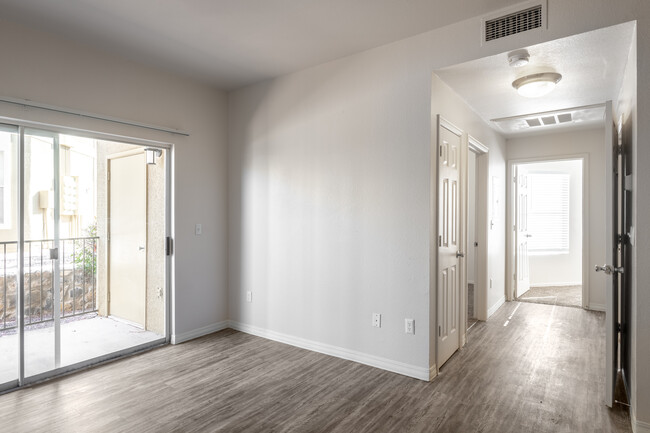 Cuestas Apartment Homes in Las Cruces, NM - Foto de edificio - Interior Photo