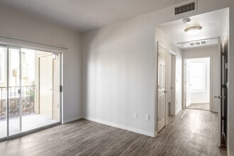 Cuestas in Las Cruces, NM - Building Photo - Interior Photo