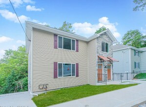 17 Cunard Ave in Staten Island, NY - Foto de edificio - Building Photo