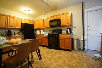 142 Davis Ave in Brookline, MA - Foto de edificio - Building Photo