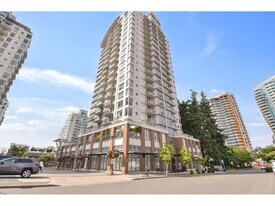 15152 Russell Ave in White Rock, BC - Building Photo