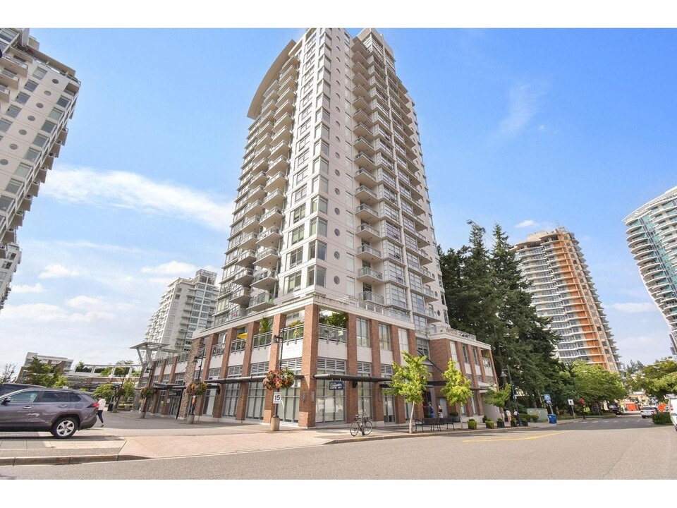 15152 Russell Ave in White Rock, BC - Building Photo