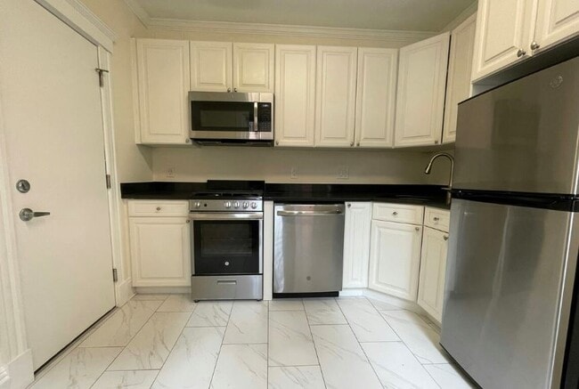 30 Chauncy St, Unit 8