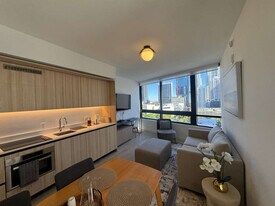 225 N Miami Ave in Miami, FL - Building Photo