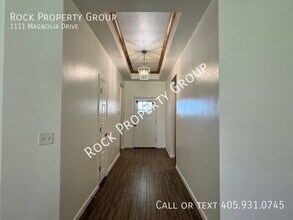 1111 Magnolia Dr in Noble, OK - Building Photo - Building Photo