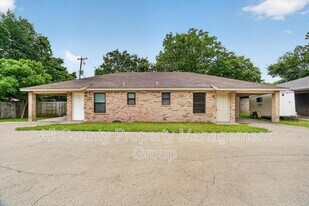 119 Del Rio Ave in Benbrook, TX - Building Photo