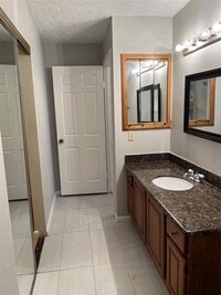 2011 Spenwick Dr photo'