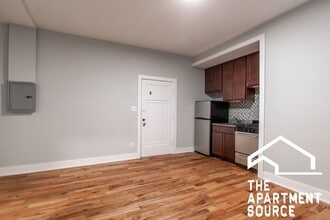 4546 N Damen Ave, Unit 405 in Chicago, IL - Building Photo - Building Photo