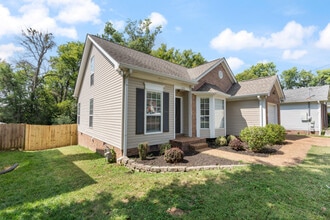 5244 Village Trce in Nashville, TN - Building Photo - Building Photo