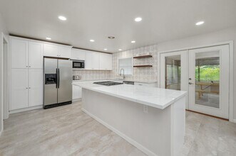 908 Lewisburg Pike in Franklin, TN - Building Photo - Building Photo