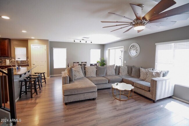 896 S Pheasant Dr in Gilbert, AZ - Foto de edificio - Building Photo