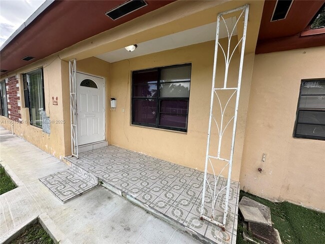 1770 NE 148th St in Miami, FL - Building Photo - Building Photo