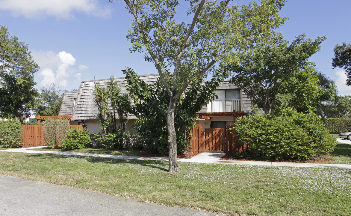 Palms of Delray in Delray Beach, FL - Building Photo