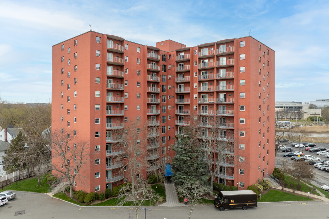 Sagamore Place Condominiums in Quincy, MA - Building Photo