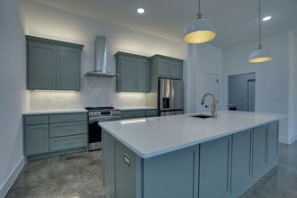 106 Cardinal Wds in Granbury, TX - Foto de edificio - Building Photo