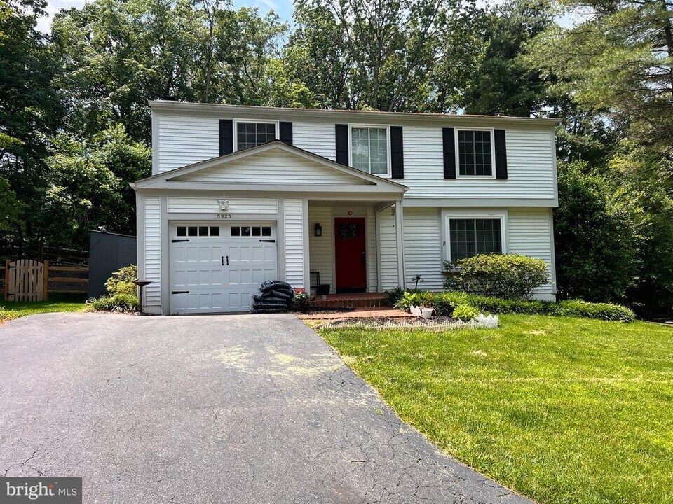 5925 Vernons Oak Ct in Burke, VA - Building Photo