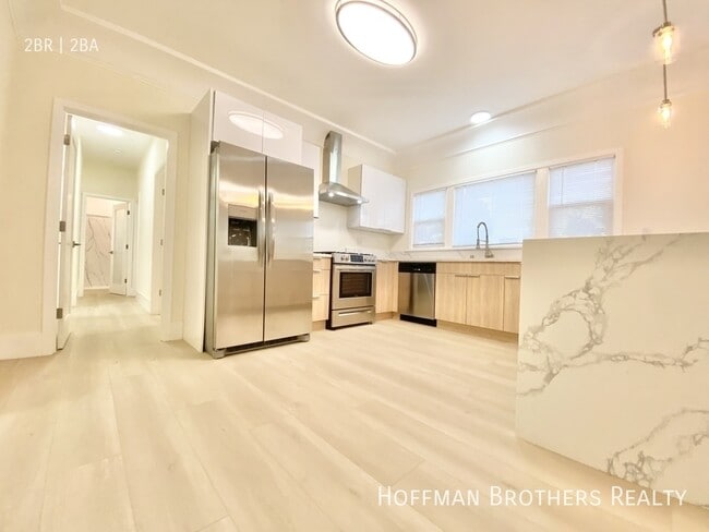 865 N Las Palmas Ave