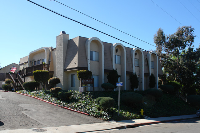 OAKCREST APARTMENTS in Vista, CA - Building Photo - Building Photo