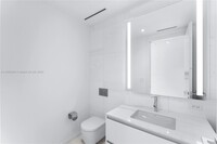 300 Biscayne Boulevard Way, Unit 1802 in Miami, FL - Building Photo - Building Photo