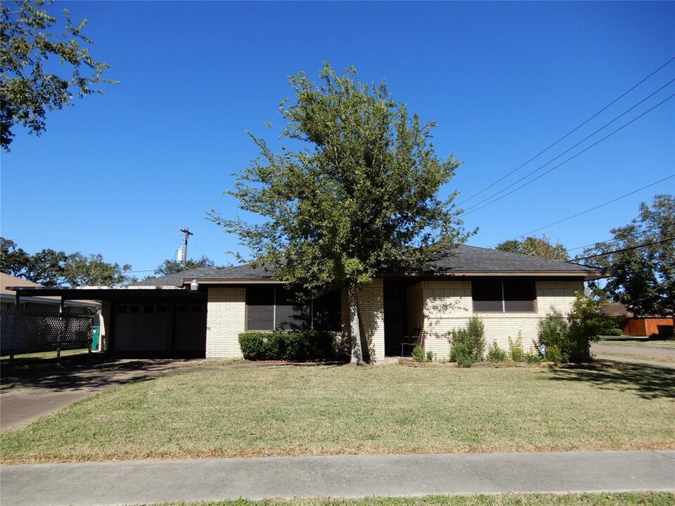 724 Bluebird Ln in Pasadena, TX - Building Photo