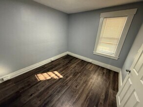 204 Douglas St in Manchester, NH - Foto de edificio - Building Photo